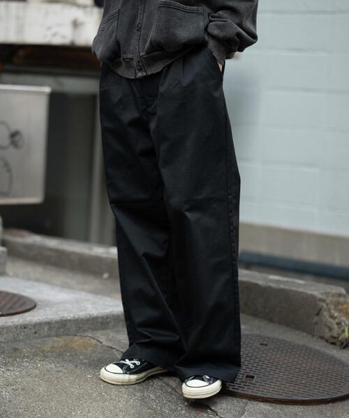 RED KAP(レッドキャップ)の「∴WEGO/別注RED KAPタックワイドチノパンツ(チノパンツ・メンズ・ベージュ/ブラック・MEDIUM/LARGE)」の9枚目の写真