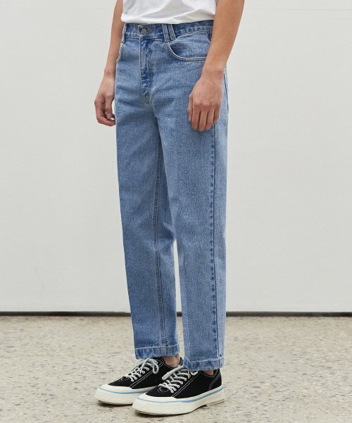 DECET(デケト)の「Dawn Cropped Tapered Jeans DCPT001LightBlue(デニムパンツ・レディース・その他・30/26/28/32)」の3枚目の写真