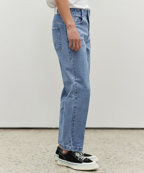 DECET(デケト)の「Dawn Cropped Tapered Jeans DCPT001LightBlue(デニムパンツ・レディース・その他・30/26/28/32)」の4枚目の写真