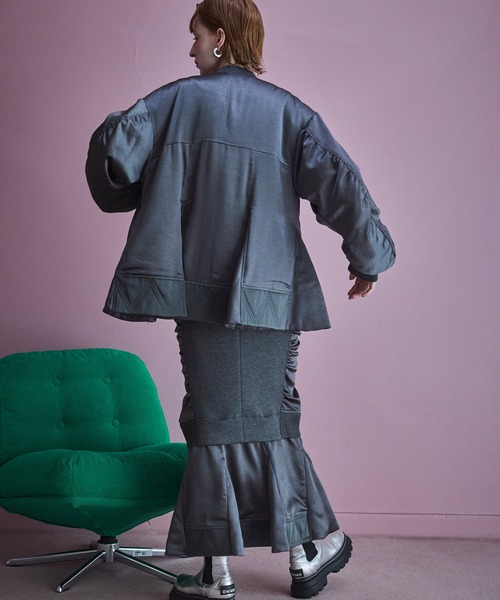 OMMO(オーエムエムオー)の「SATIN LAYERED CUT SK(スカート・レディース・グレー/カーキ/ブラック・38/36)」の13枚目の写真