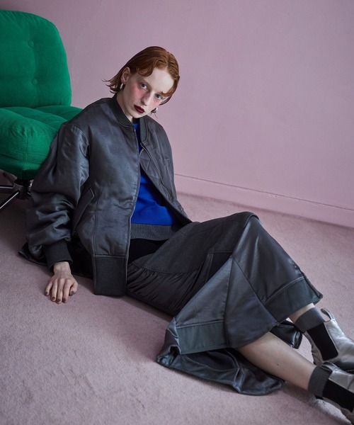 OMMO(オーエムエムオー)の「SATIN LAYERED CUT SK(スカート・レディース・グレー/カーキ/ブラック・38/36)」の22枚目の写真