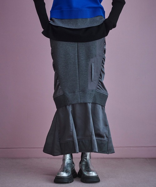 OMMO(オーエムエムオー)の「SATIN LAYERED CUT SK(スカート・レディース・グレー/カーキ/ブラック・38/36)」の15枚目の写真