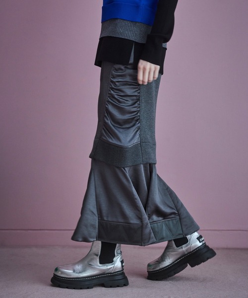 OMMO(オーエムエムオー)の「SATIN LAYERED CUT SK(スカート・レディース・グレー/カーキ/ブラック・38/36)」の16枚目の写真