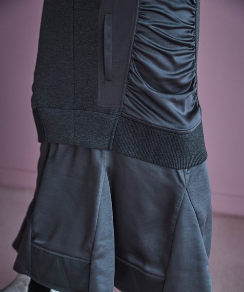OMMO(オーエムエムオー)の「SATIN LAYERED CUT SK(スカート・レディース・グレー/カーキ/ブラック・38/36)」の18枚目の写真