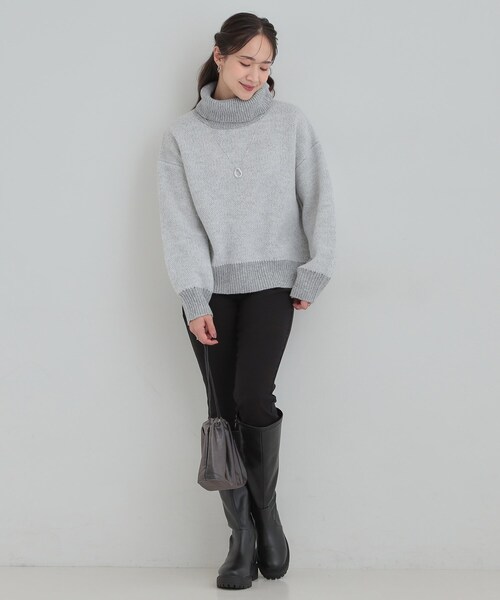 SHOO・LA・RUE（シューラルー）の「【S-LL】さりげないラメ感 配色ジャカード タートルネックニット（ニット/セーター・レディース・ブラック/ブラウン系/ライトグレー/ワインレッド・01/02/03/04）」の5枚目の写真