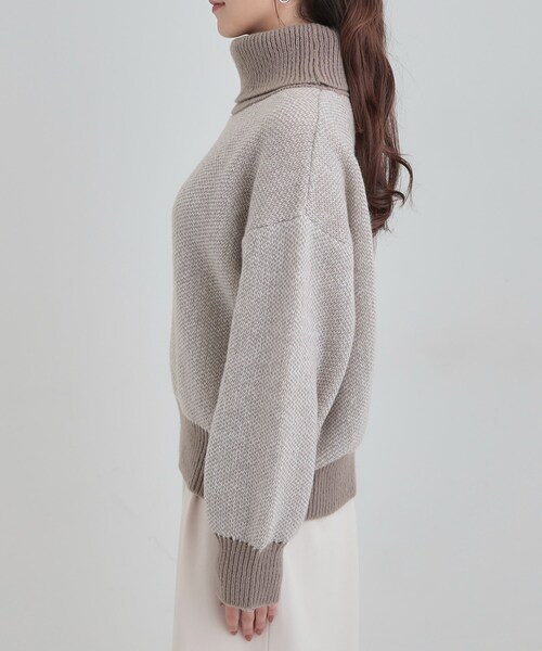 SHOO・LA・RUE（シューラルー）の「【S-LL】さりげないラメ感 配色ジャカード タートルネックニット（ニット/セーター・レディース・ブラック/ブラウン系/ライトグレー/ワインレッド・01/02/03/04）」の16枚目の写真