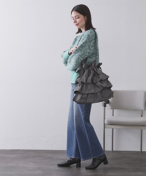 OPAQUE.CLIP（オペークドットクリップ）の「ドロストリボンフリルティアードショルダーバッグ【長さ調整可能】（ショルダーバッグ・レディース・チャコールグレー/ブラック/ライトベージュ・00）」の5枚目の写真