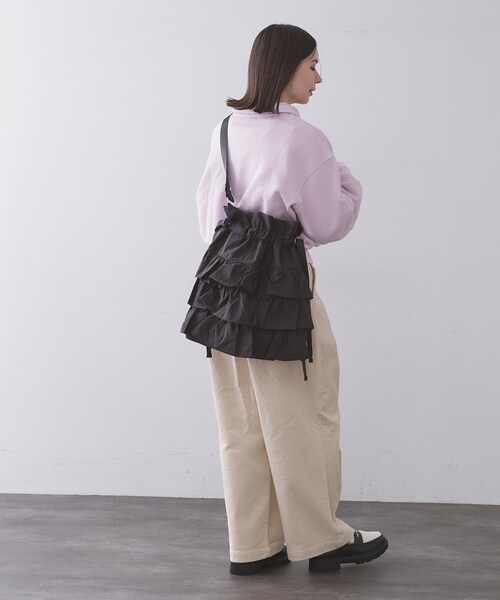 OPAQUE.CLIP（オペークドットクリップ）の「ドロストリボンフリルティアードショルダーバッグ【長さ調整可能】（ショルダーバッグ・レディース・チャコールグレー/ブラック/ライトベージュ・00）」の7枚目の写真