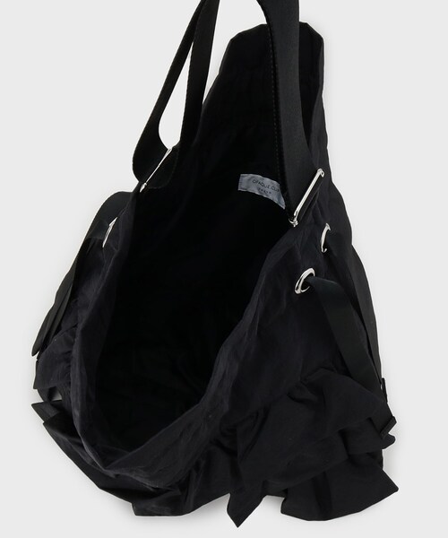 OPAQUE.CLIP（オペークドットクリップ）の「ドロストリボンフリルティアードショルダーバッグ【長さ調整可能】（ショルダーバッグ・レディース・チャコールグレー/ブラック/ライトベージュ・00）」の17枚目の写真