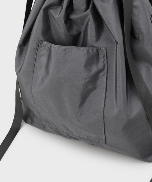 OPAQUE.CLIP（オペークドットクリップ）の「ドロストリボンフリルティアードショルダーバッグ【長さ調整可能】（ショルダーバッグ・レディース・チャコールグレー/ブラック/ライトベージュ・00）」の21枚目の写真