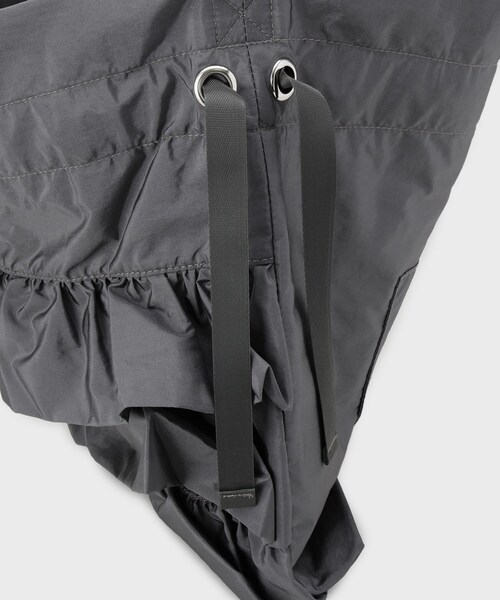 OPAQUE.CLIP（オペークドットクリップ）の「ドロストリボンフリルティアードショルダーバッグ【長さ調整可能】（ショルダーバッグ・レディース・チャコールグレー/ブラック/ライトベージュ・00）」の22枚目の写真