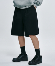 ATEZ（アテズ）の「エッセンシャルワンタックワイドバミューダスウェットショーツ[ブラック]（その他パンツ）」