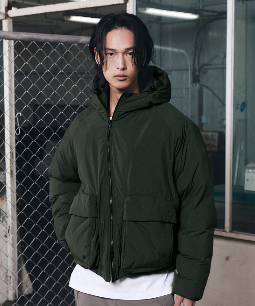 KALAPATTHAR(カラパタール)の「Nylon Insulation Short-Jacket - KHAKI(ダウンジャケット/コート・メンズ・カーキ・MEDIUM/LARGE)」の1枚目の写真