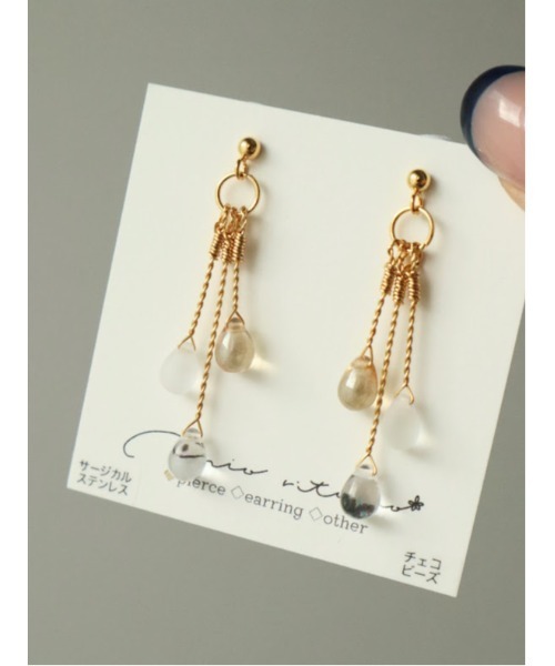 tone（トーン）の「【mio ritomo】しずくチェコビーズ ロングピアス(MA)（ピアス（両耳用）・レディース・ゴールド・FREE）」の6枚目の写真