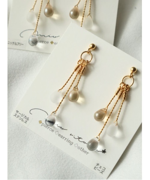 tone（トーン）の「【mio ritomo】しずくチェコビーズ ロングピアス(MA)（ピアス（両耳用）・レディース・ゴールド・FREE）」の7枚目の写真