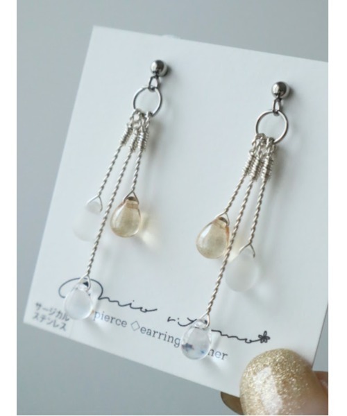 tone（トーン）の「【mio ritomo】しずくチェコビーズ ロングピアス(MA)（ピアス（両耳用）・レディース・ゴールド・FREE）」の11枚目の写真