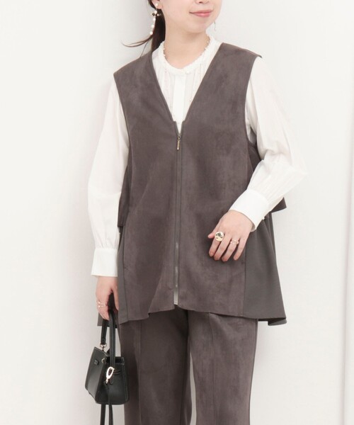 MICO COULIER（ミコクリエ）の「《セレモニー対応》ダブルフェイスフェイクスエードジレ（ブルゾン・レディース・グレイッシュベージュ/チャコールグレー・38）」の19枚目の写真