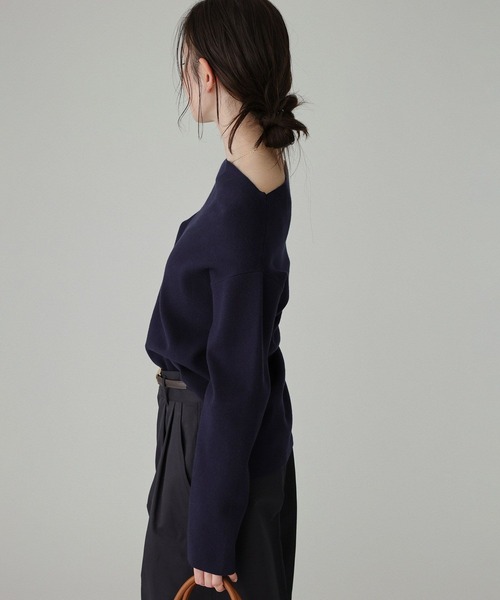 BABYLONE（バビロン）の「COWOオフショルプルオーバー（ニット/セーター・レディース・オフホワイト/ネイビー/ベージュ・フリー）」の4枚目の写真