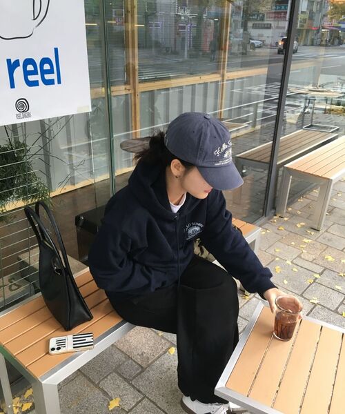 HELLO SUNRISE(ハローサンライズ)の「HS Logo Hoodie_Navy(パーカー・レディース・ネイビー・SMALL/MEDIUM/LARGE)」の3枚目の写真