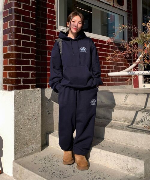 HELLO SUNRISE(ハローサンライズ)の「HS Logo Hoodie_Navy(パーカー・レディース・ネイビー・SMALL/MEDIUM/LARGE)」の5枚目の写真
