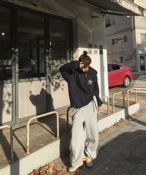 HELLO SUNRISE(ハローサンライズ)の「HS Logo Hoodie_Navy(パーカー・レディース・ネイビー・SMALL/MEDIUM/LARGE)」の6枚目の写真