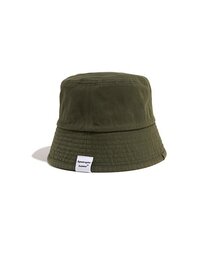 APOSTROPHE COMMA（アポストロフィコンマ）の「ダブルラインポイントラベルバケットハット（カーキ）（ハット）」