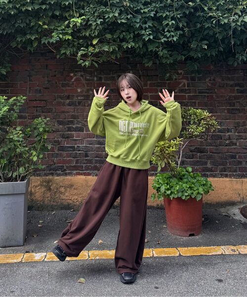 DANGLEDROP(ダングルドロップ)の「DGDP YOU NEED刺繍クロップフードオリーブグリーン(パーカー・レディース・その他・S/M)」の2枚目の写真