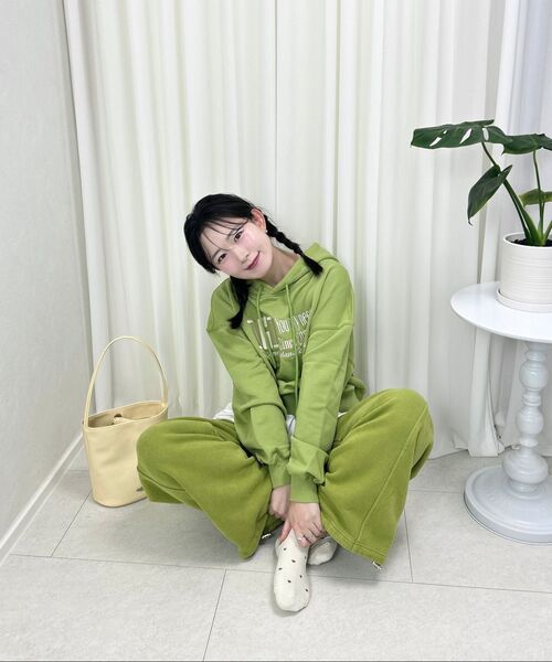 DANGLEDROP(ダングルドロップ)の「DGDP YOU NEED刺繍クロップフードオリーブグリーン(パーカー・レディース・その他・S/M)」の3枚目の写真