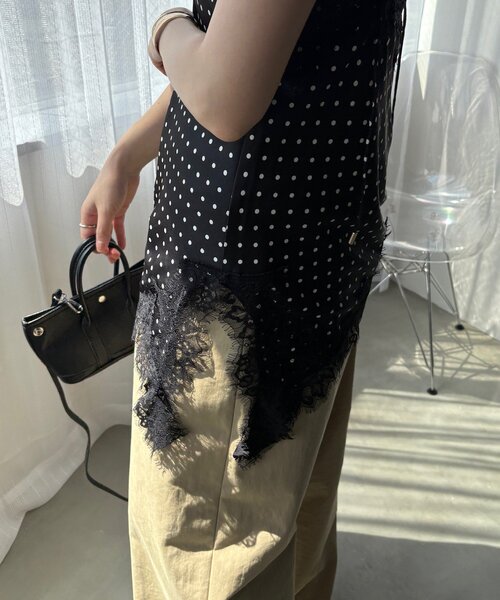DouDou(ドゥドゥ)の「【SAKURA企画カラーあり】ショート丈アシメレースキャミ(シャツ/ブラウス・レディース・グレー/ブラック/アイボリー/ブラック系その他/ホワイト系その他/ベージュ・FREE)」の10枚目の写真