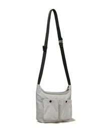 SUKU（スク）の「KIITOS SACOCHE-OFF WHITE（メッセンジャーバッグ）」