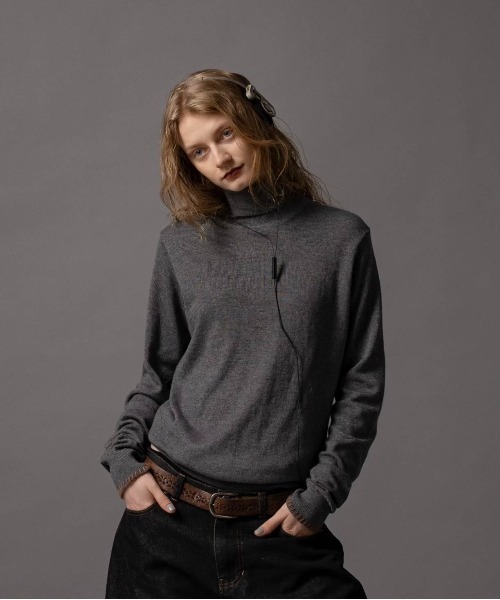 CIVVY.(シヴィ―)の「Contrast Stitch Turtleneck - コントラストステッチ タートルネック -(Tシャツ/カットソー・メンズ・グレー/バーガンディー・LARGE/MEDIUM)」の1枚目の写真