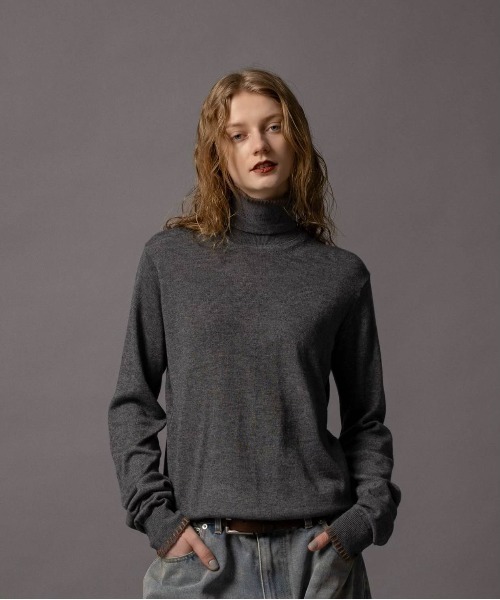CIVVY.(シヴィ―)の「Contrast Stitch Turtleneck - コントラストステッチ タートルネック -(Tシャツ/カットソー・メンズ・グレー/バーガンディー・LARGE/MEDIUM)」の17枚目の写真