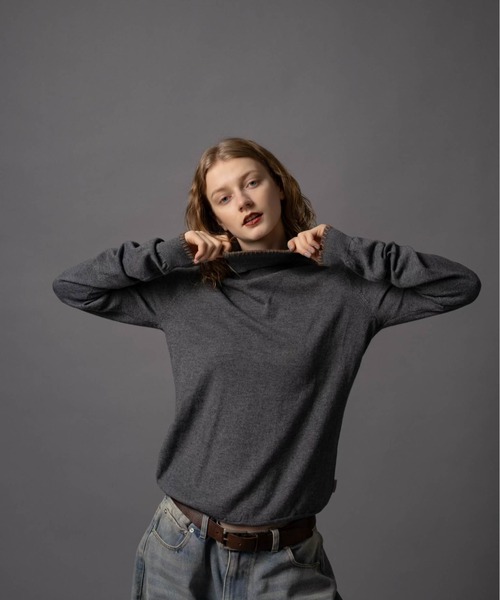 CIVVY.(シヴィ―)の「Contrast Stitch Turtleneck - コントラストステッチ タートルネック -(Tシャツ/カットソー・メンズ・グレー/バーガンディー・LARGE/MEDIUM)」の19枚目の写真