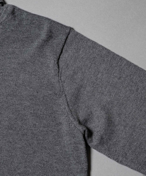CIVVY.(シヴィ―)の「Contrast Stitch Turtleneck - コントラストステッチ タートルネック -(Tシャツ/カットソー・メンズ・グレー/バーガンディー・LARGE/MEDIUM)」の9枚目の写真