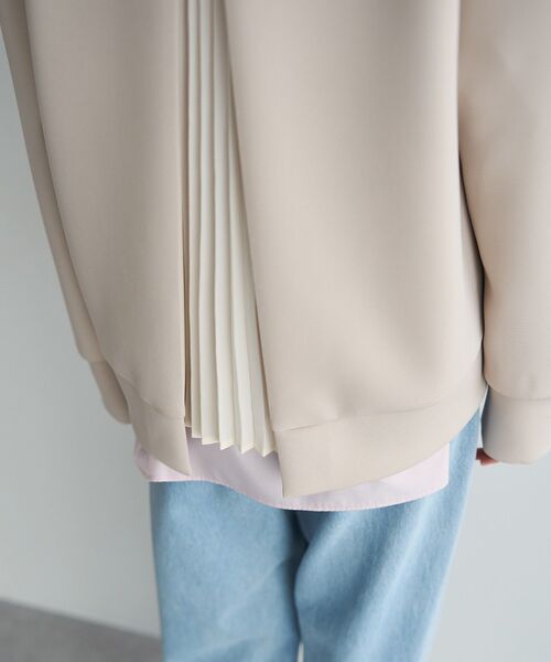 YECCA VECCA（イェッカヴェッカ）の「バックプリーツZIPフーディー（ブルゾン・レディース・ライトベージュ/ネイビー・FREE）」の12枚目の写真