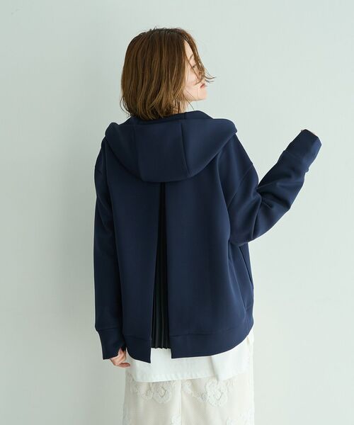 YECCA VECCA（イェッカヴェッカ）の「バックプリーツZIPフーディー（ブルゾン・レディース・ライトベージュ/ネイビー・FREE）」の20枚目の写真