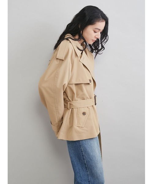 Mila Owen(ミラオーウェン)の「ショートトレンチコート(トレンチコート・レディース・レッド/キャメル/ライトベージュ・1/0)」の5枚目の写真