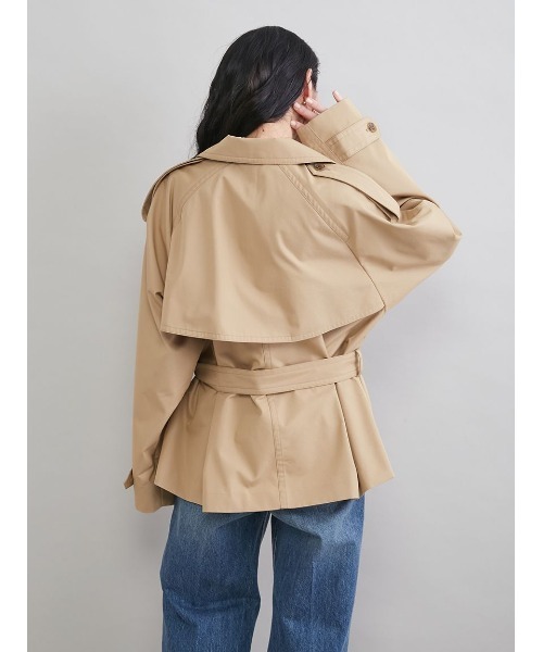 Mila Owen(ミラオーウェン)の「ショートトレンチコート(トレンチコート・レディース・レッド/キャメル/ライトベージュ・1/0)」の6枚目の写真