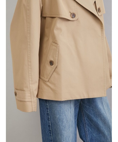 Mila Owen(ミラオーウェン)の「ショートトレンチコート(トレンチコート・レディース・レッド/キャメル/ライトベージュ・1/0)」の12枚目の写真