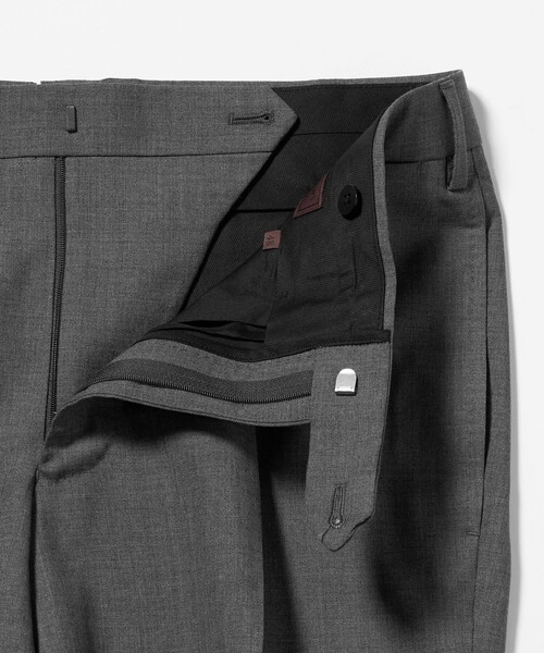 UNITED ARROWS（ユナイテッドアローズ）の「トロピカル クリース テーパード 1プリーツ スラックス（スラックス・メンズ・グレー系/モカ・44/50/46/48）」の8枚目の写真