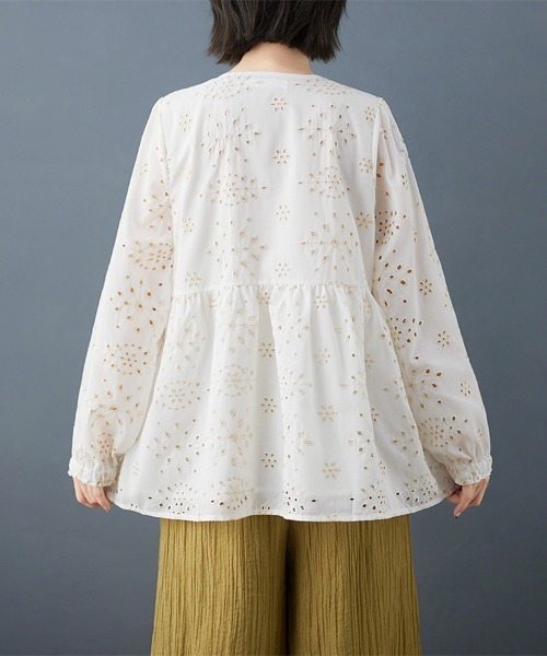 ONEP STAR(ワンピスター)の「刺繍×アイレットデザインブラウス(シャツ/ブラウス・レディース・ホワイト・X-LARGE/LARGE/MEDIUM)」の9枚目の写真