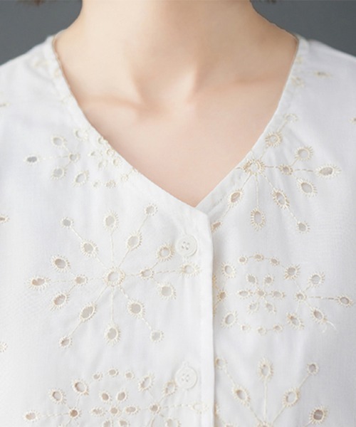 ONEP STAR(ワンピスター)の「刺繍×アイレットデザインブラウス(シャツ/ブラウス・レディース・ホワイト・X-LARGE/LARGE/MEDIUM)」の12枚目の写真