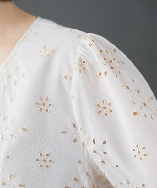 ONEP STAR(ワンピスター)の「刺繍×アイレットデザインブラウス(シャツ/ブラウス・レディース・ホワイト・X-LARGE/LARGE/MEDIUM)」の13枚目の写真