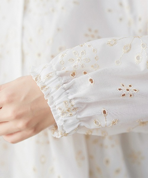 ONEP STAR(ワンピスター)の「刺繍×アイレットデザインブラウス(シャツ/ブラウス・レディース・ホワイト・X-LARGE/LARGE/MEDIUM)」の14枚目の写真