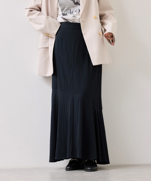 VIS(ビス)の「サテンツイルマーメイドスカート(スカート・レディース・キナリ/ネイビー・FREE)」の12枚目の写真