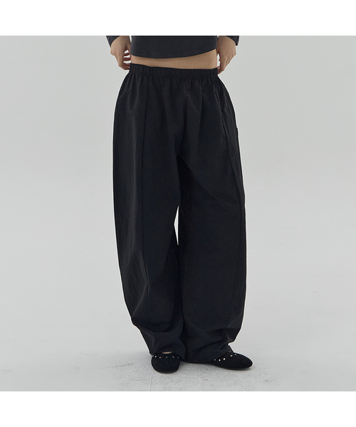 DEARSTALKER（ディアストーカー）の「D. BASIC NYLON BALLOON WIDE PANTS - 3 COLOR（その他パンツ・レディース・ブラック/チャコール/ライトグレー・FREE）」の2枚目の写真