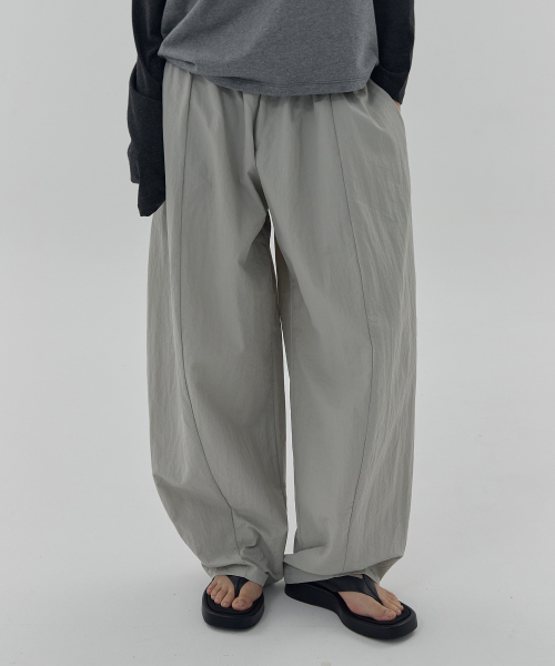 DEARSTALKER（ディアストーカー）の「D. BASIC NYLON BALLOON WIDE PANTS - 3 COLOR（その他パンツ・レディース・ブラック/チャコール/ライトグレー・FREE）」の4枚目の写真