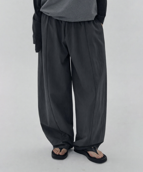 DEARSTALKER（ディアストーカー）の「D. BASIC NYLON BALLOON WIDE PANTS - 3 COLOR（その他パンツ・レディース・ブラック/チャコール/ライトグレー・FREE）」の5枚目の写真