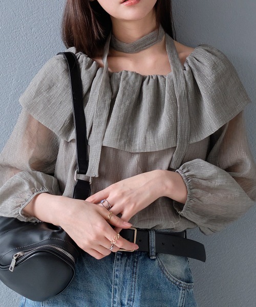 Rejoule(リジュール)の「タイ付き 前後2WAY ラメ入りシアーオフショルブラウス(シャツ/ブラウス・レディース・ブラック/グレー/アイボリー・FREE)」の1枚目の写真