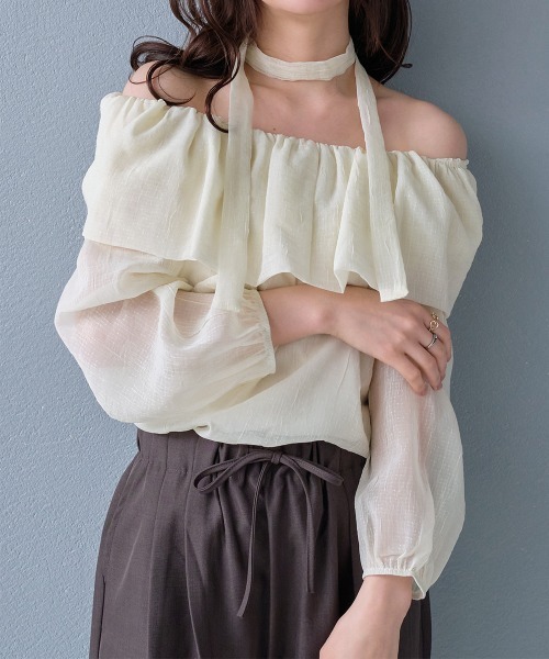 Rejoule(リジュール)の「タイ付き 前後2WAY ラメ入りシアーオフショルブラウス(シャツ/ブラウス・レディース・ブラック/グレー/アイボリー・FREE)」の2枚目の写真